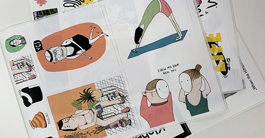 Die Digitaldruck-Etiketten wurden kreativ mit Illustrationen, Fotografien und Zeichnungen gestaltet