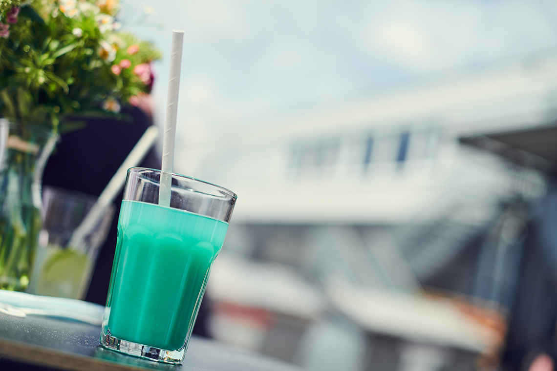Von den Mitarbeitern des Marketings gemixt: Ein Cocktail in Hausfarbe Pantone 3560.