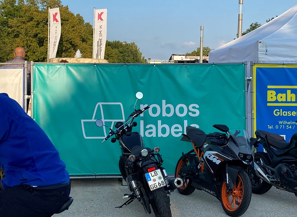 2021-09-15-kornwestheim-rockt-banner-mit-logo-robos-labels