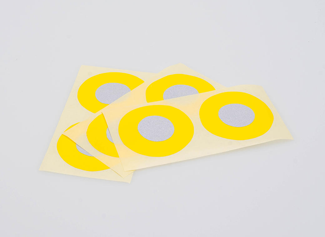 Self-adhesive point markers allow for precise measurements