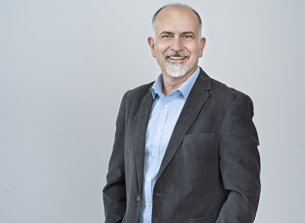 Christos Emmanuil is the Head of Quality Management at robos-labels and advises you on the printing ink conformities.