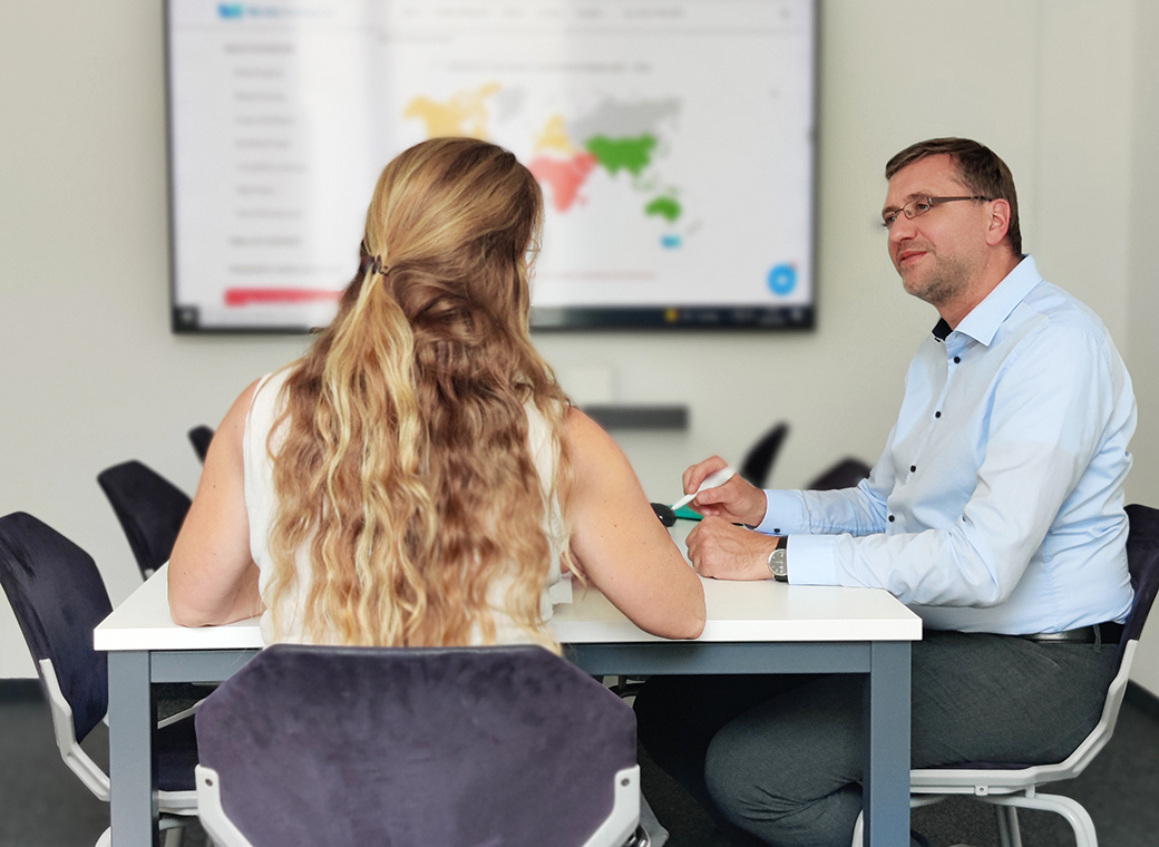 Christine Hartmann (company communication) in interview with Frank Laux.