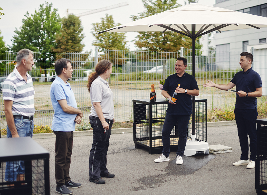 Several employees had their company anniversary this year. Also at the summer party some of them were belatedly honored by Daniel Sugg and Simon Reuter.