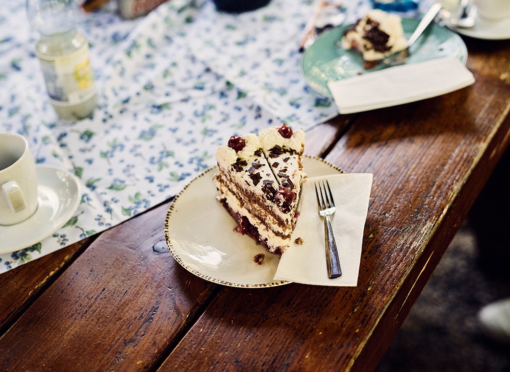 After the mini-golf tournament, there was delicious Black Forest cherry cake and other delicacies.