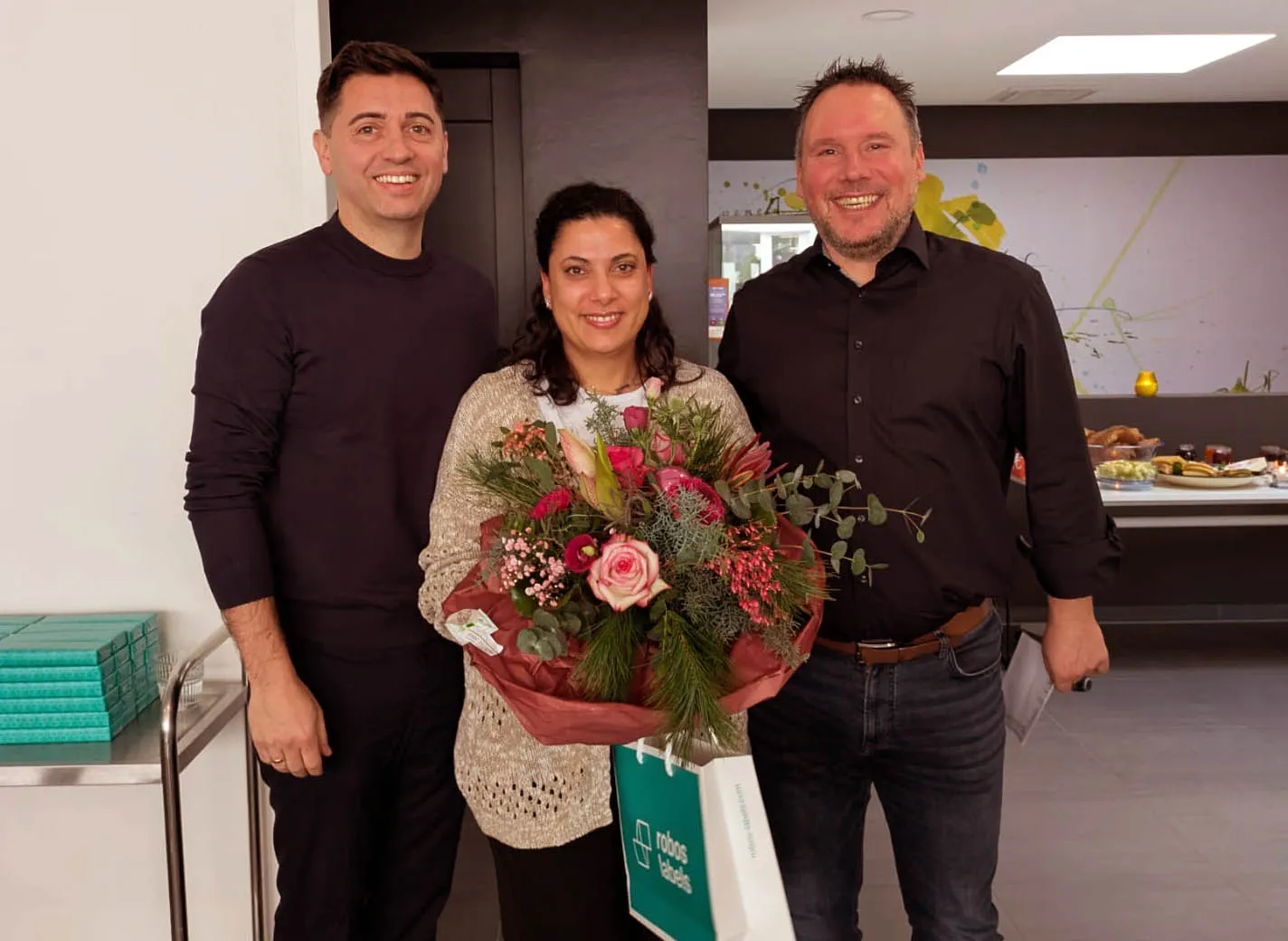 Diana has been part of the robos-labels team for over 20 years and works in Pre-Sales. Managing Directors Simon Reuter and Daniel Sugg are delighted by her longstanding loyalty and commitment to the company.