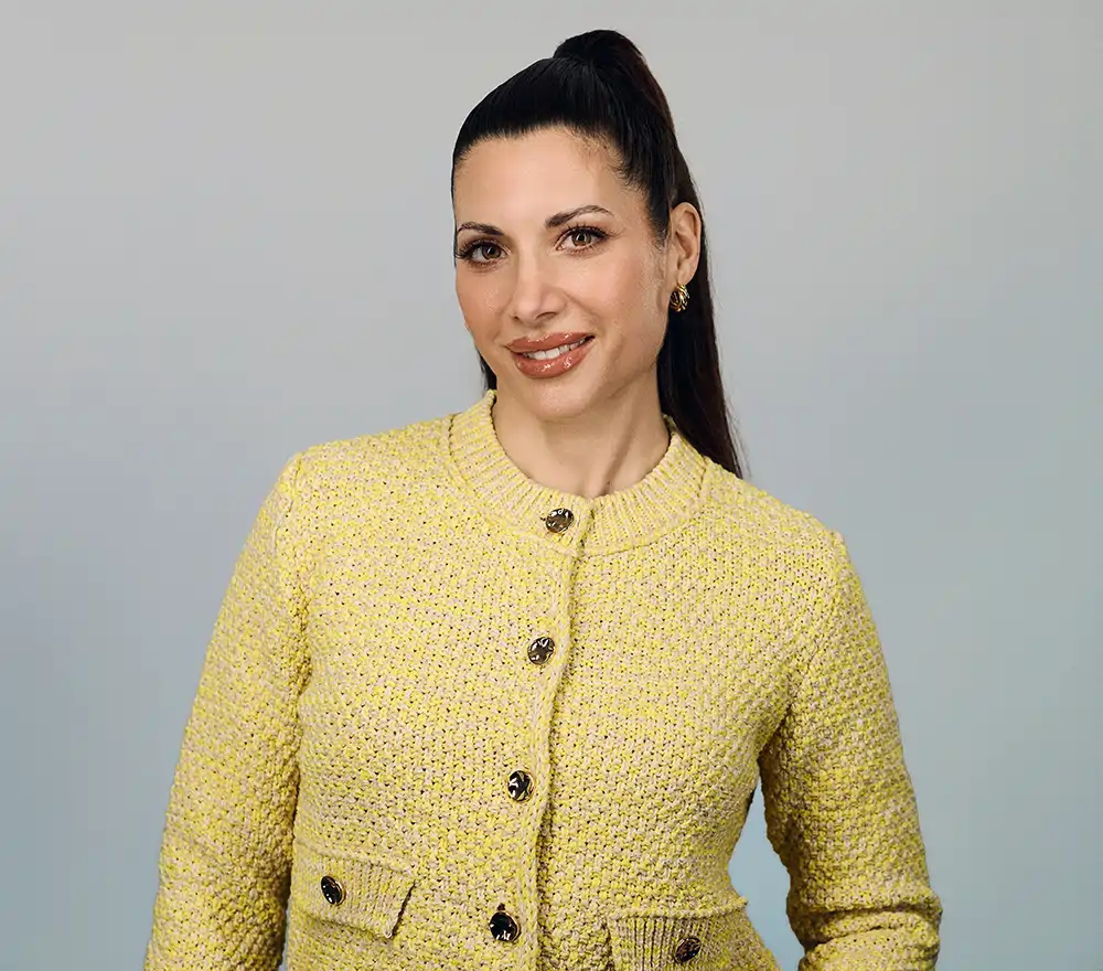 Vania Cesaria arbeitet am Empfang der Forma robos-labels.