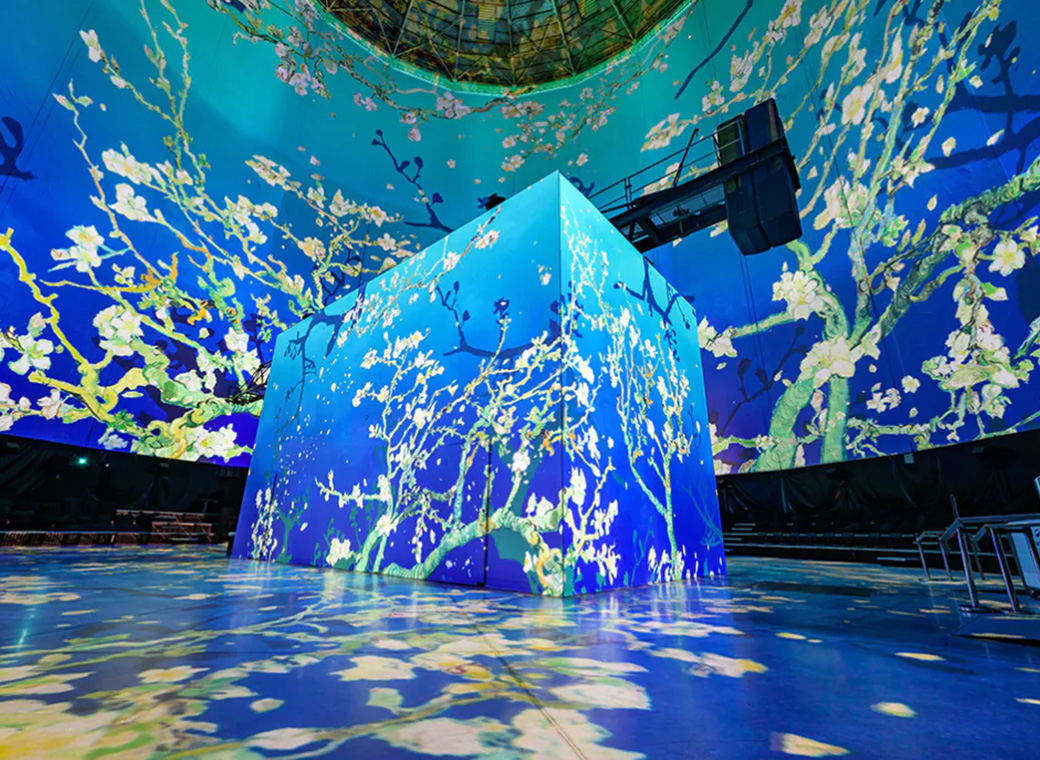 Inside this award-winning venue, the current Van Gogh exhibition “Longing” invites visitors on a journey through the painter’s intense life and remarkable world of color