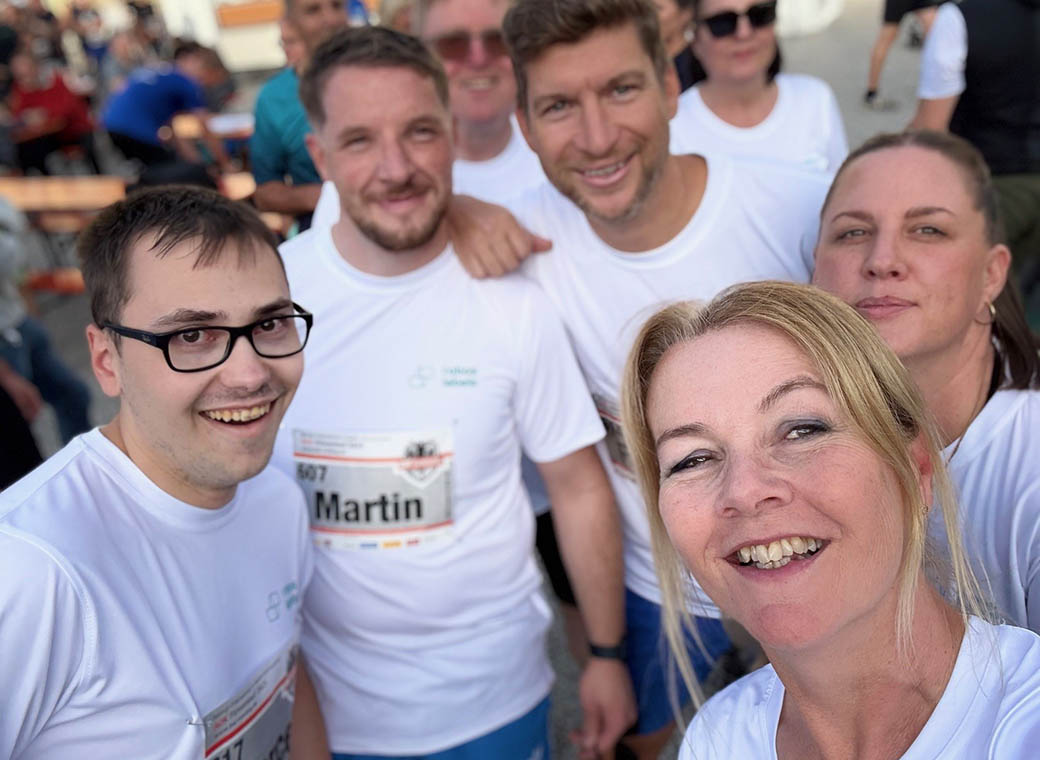 After the run: celebrating together with good vibes, music, and delicious sausages and burgers.