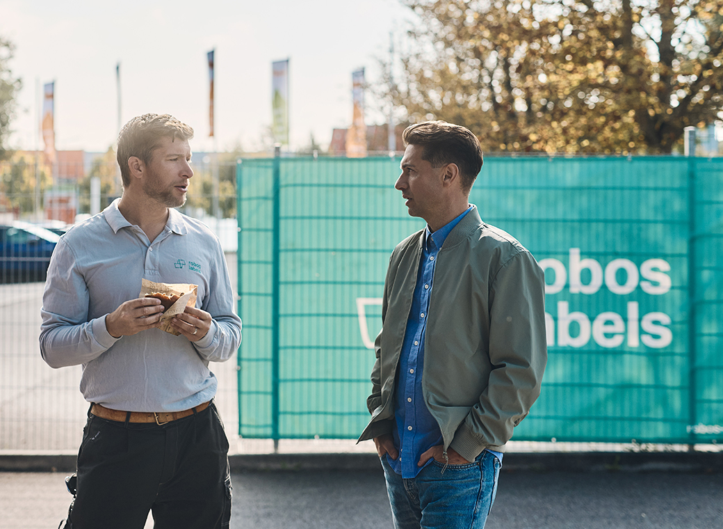 Time to exchange ideas – Fabian Staiger (Work Preparation) with Simon Reuter (Management).
